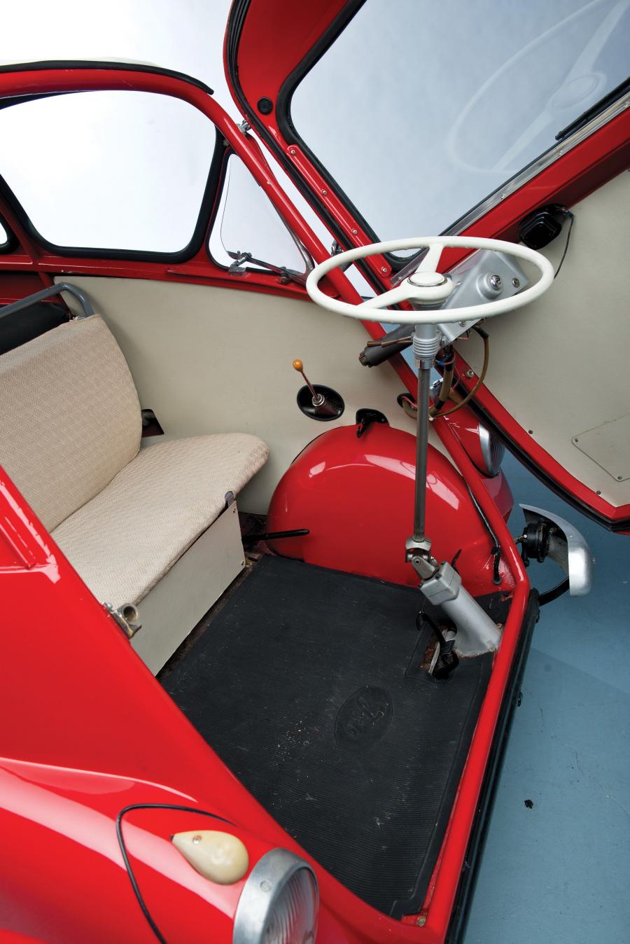 Интерьер Iso Isetta 1953 года  (фото 5 из 9)